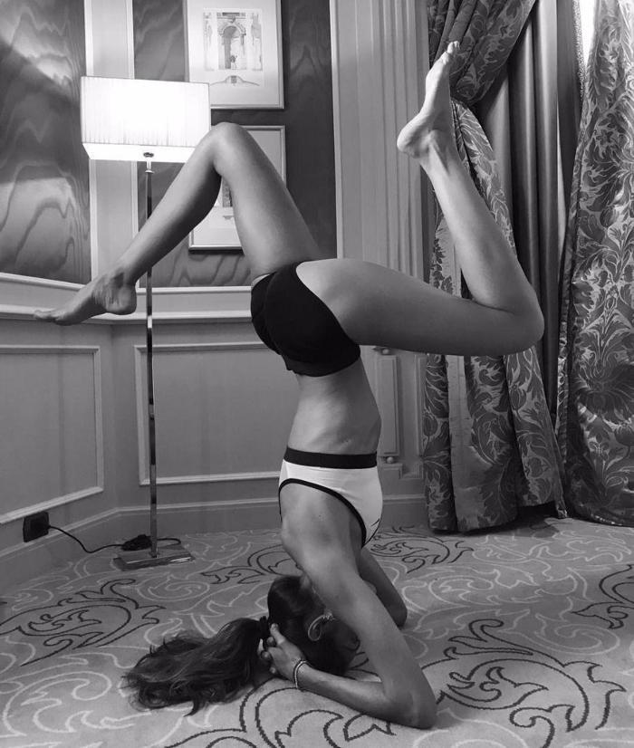 Izabel Goulart nefesleri kesiyor
