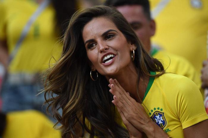 Izabel Goulart nefesleri kesiyor