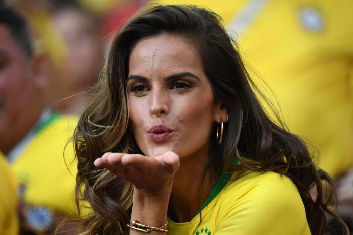 Izabel Goulart nefesleri kesiyor