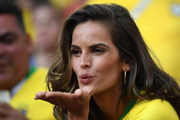 Izabel Goulart nefesleri kesiyor
