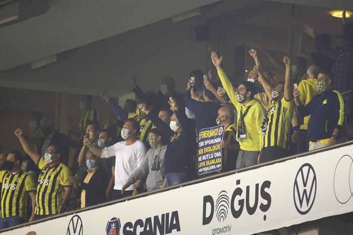 Fenerbahçe - Trabzonspor | Jose Sosa ile Filip Novak eski takım arkadaşlarıyla hasret giderdi