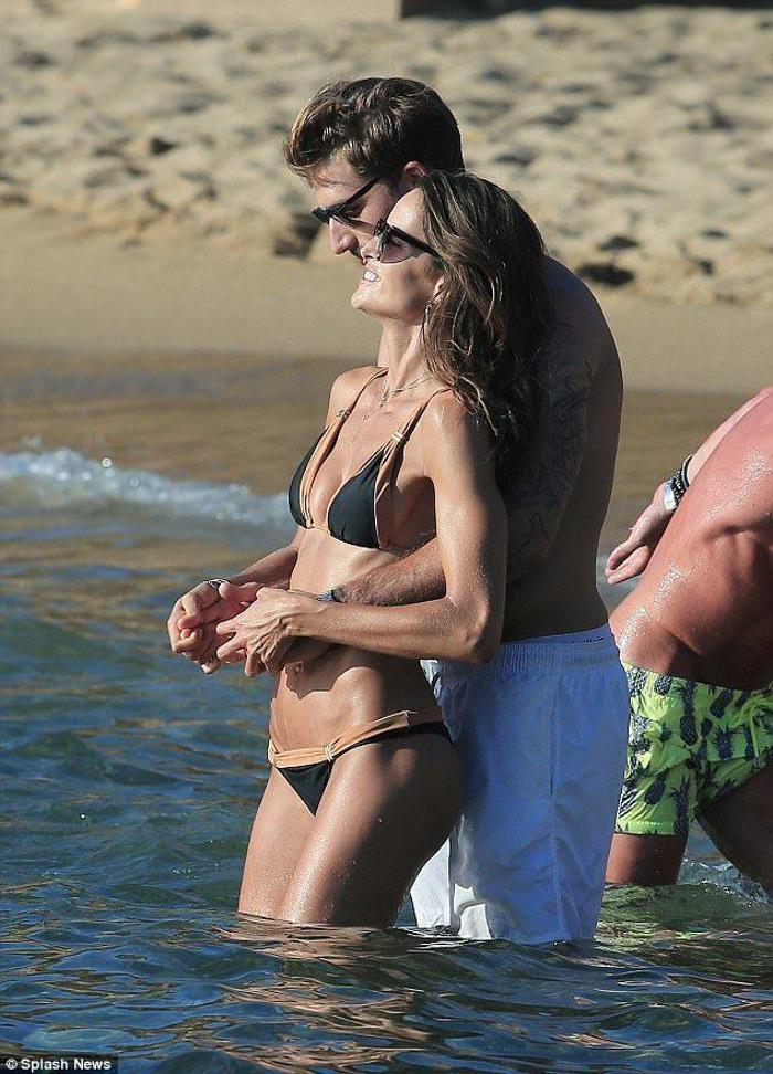 Izabel Goulart nefesleri kesiyor
