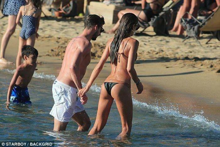 Izabel Goulart nefesleri kesiyor