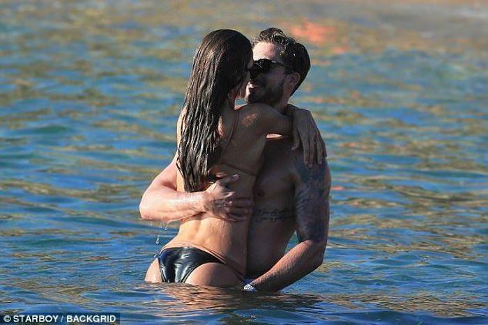 Izabel Goulart nefesleri kesiyor