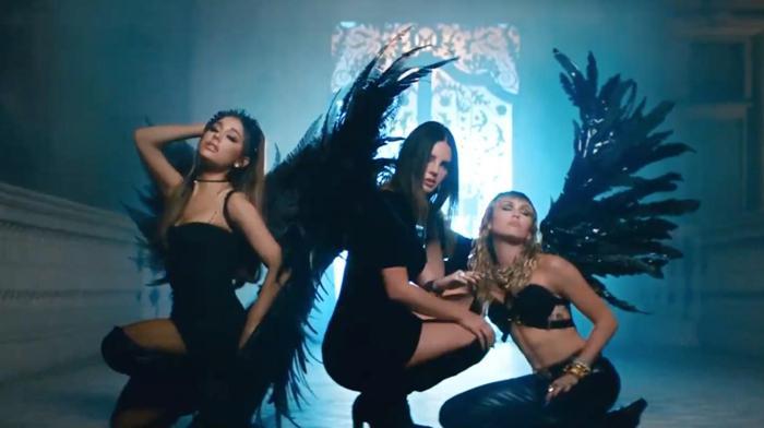 Müziğin devlerinden olay video klip