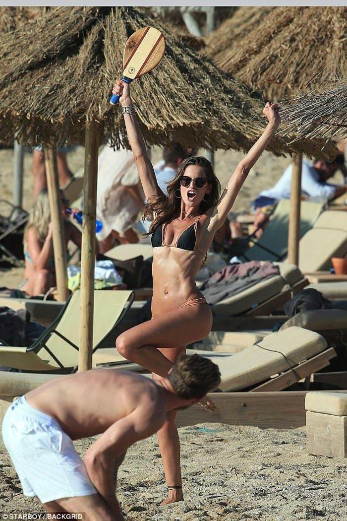 Izabel Goulart nefesleri kesiyor