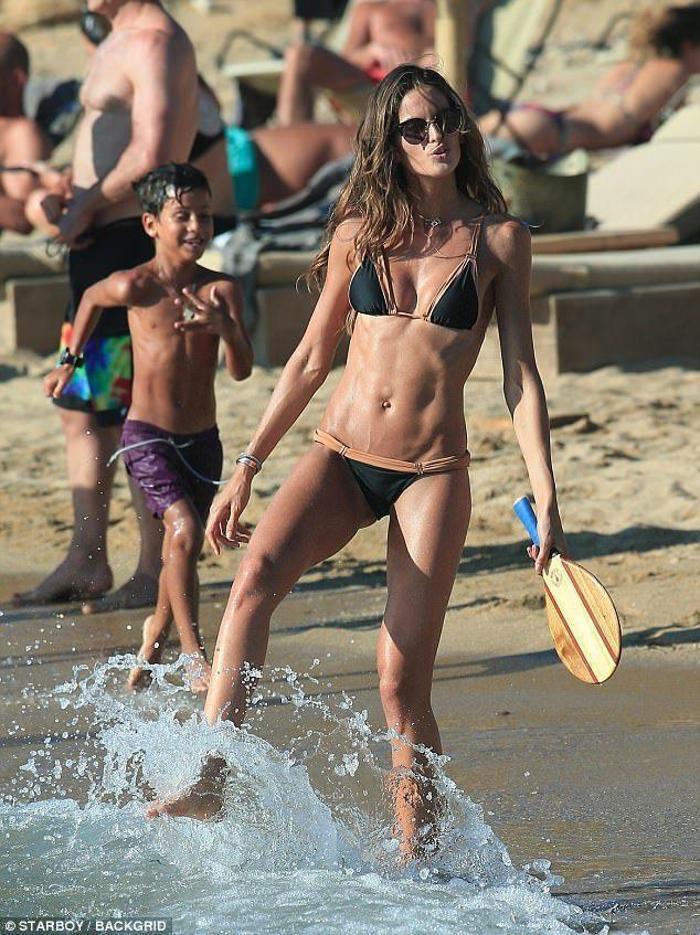Izabel Goulart nefesleri kesiyor