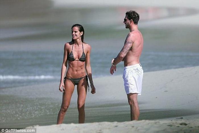 Izabel Goulart nefesleri kesiyor