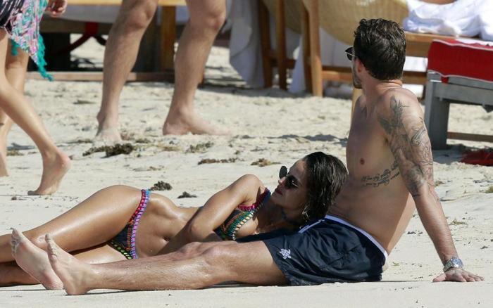 Izabel Goulart nefesleri kesiyor