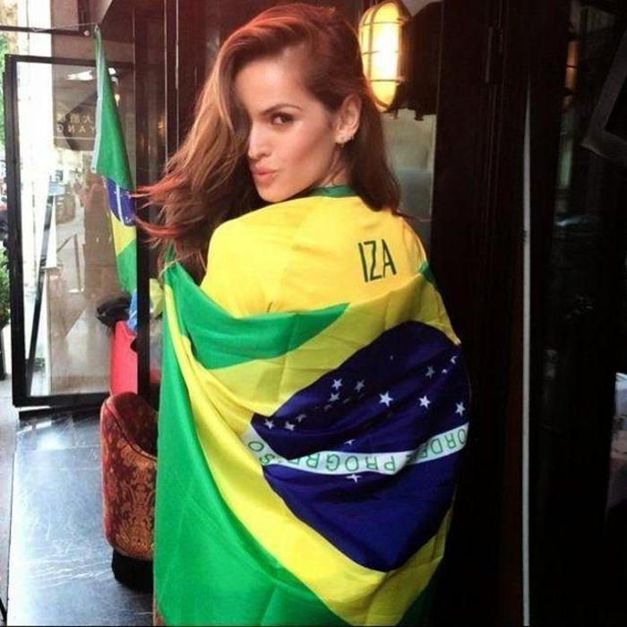 Izabel Goulart nefesleri kesiyor