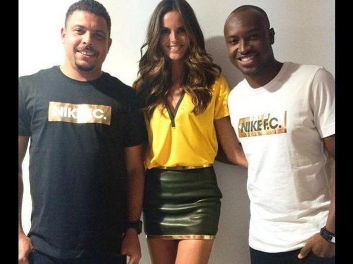 Izabel Goulart nefesleri kesiyor