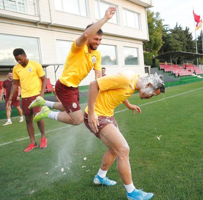 Nagatomoya Brezilya usulü doğum günü kutlaması