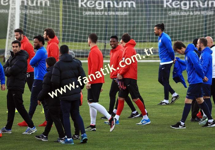 Dikkatlerden kaçmayan detay Samuel Etoo ve Şenol Güneş...