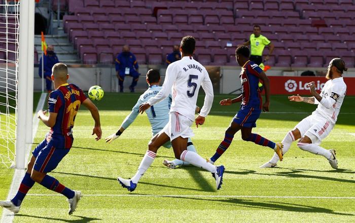 Barcelona-Real Madrid maçı nefesleri kesti El Clasicodan en özel fotoğraflar