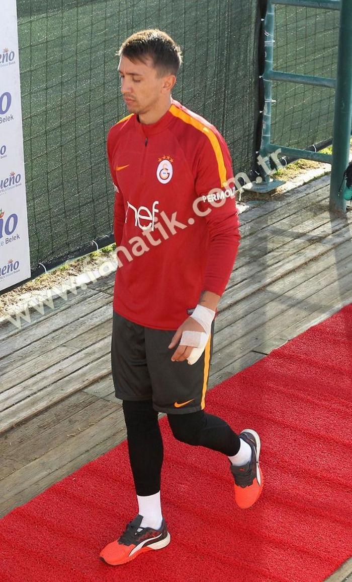 Galatasaray, ligin ikinci bölümünün hazırlıklarını sabah saatlerinde yaptığı idmanla sürdürdü.