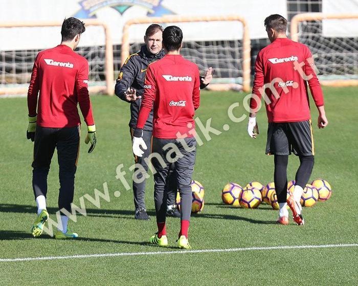 Sakatlıkları bulunan Lukas Podolski takımdan ayrı sahada çalışırken, Sinan Gümüş, Tolga Ciğerci, Luis Cavanda, Cenk Gönen ve Eray İşcan program dahilinde çalışmalarını sürdürdü.