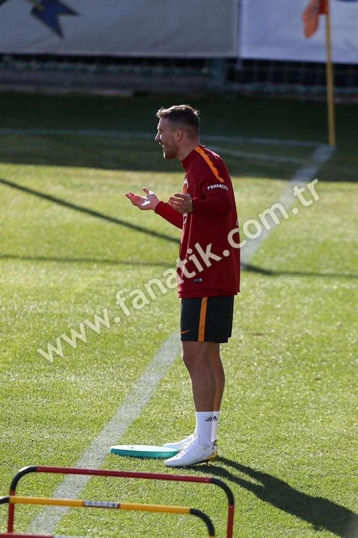 Fernando Muslera idmana eli bandajlı çıktı
