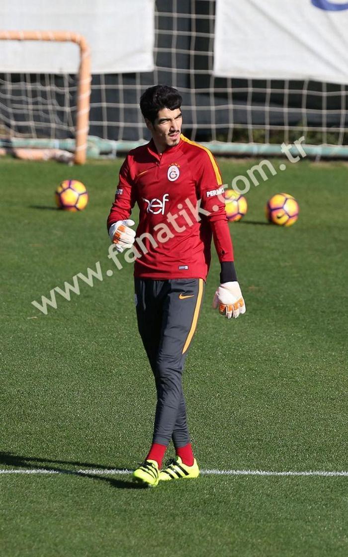 Fernando Muslera idmana eli bandajlı çıktı