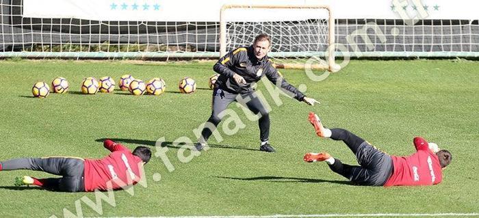 Fernando Muslera idmana eli bandajlı çıktı