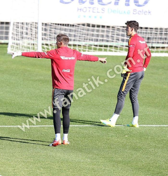 Fernando Muslera idmana eli bandajlı çıktı