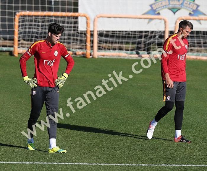 Fernando Muslera idmana eli bandajlı çıktı