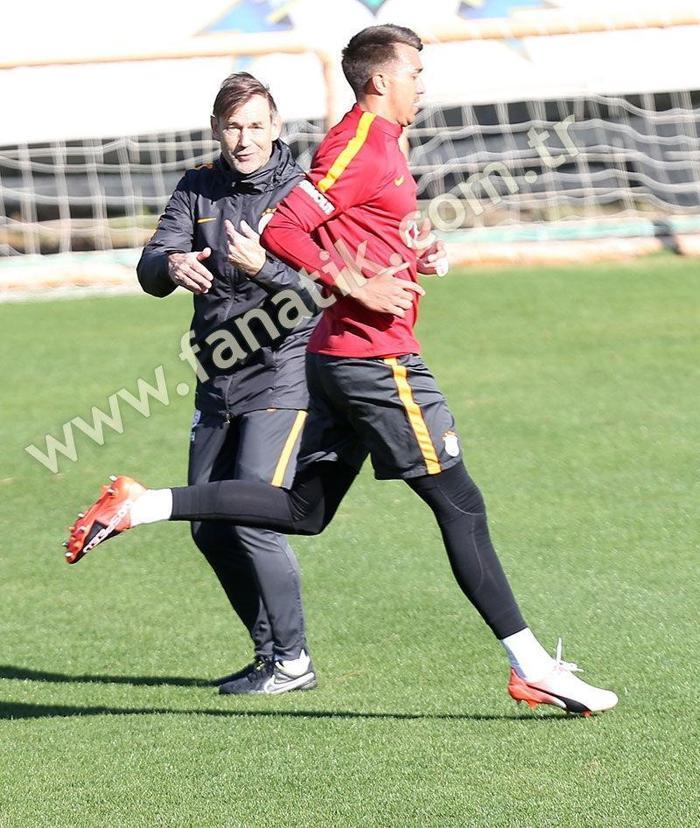Fernando Muslera idmana eli bandajlı çıktı