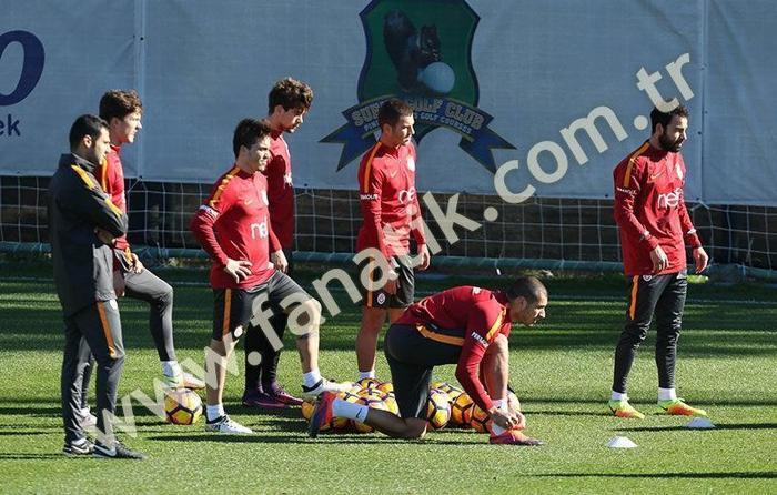 Fernando Muslera idmana eli bandajlı çıktı