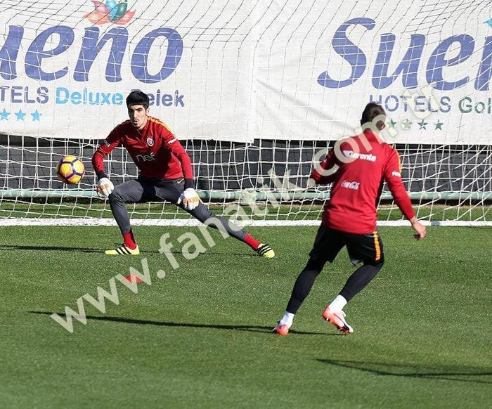 Fernando Muslera idmana eli bandajlı çıktı