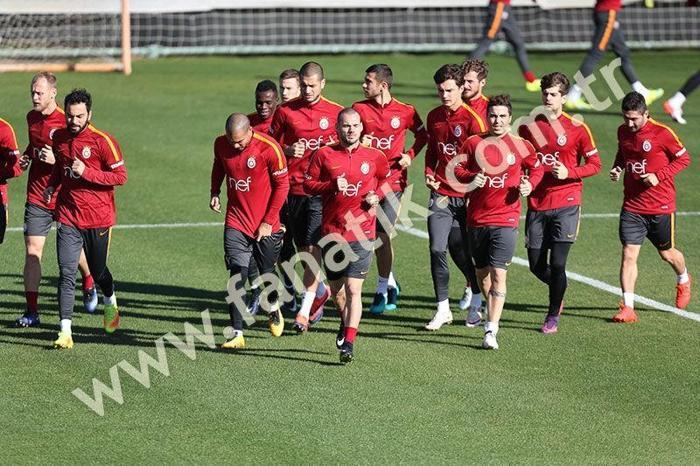 Fernando Muslera idmana eli bandajlı çıktı
