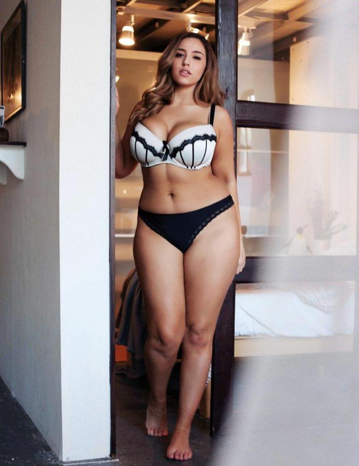 BBC, Türk model Jada Sezerin fotoğrafının altında yer alan küfürlü yorumu silmedi