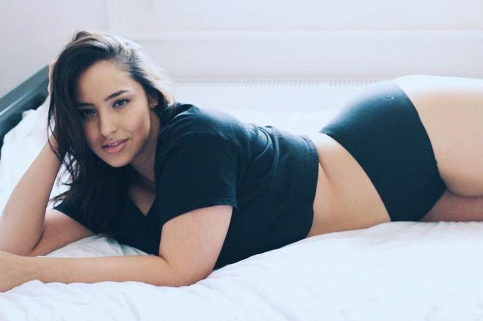BBC, Türk model Jada Sezerin fotoğrafının altında yer alan küfürlü yorumu silmedi