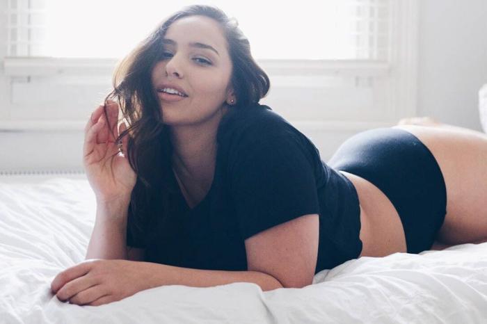 BBC, Türk model Jada Sezerin fotoğrafının altında yer alan küfürlü yorumu silmedi