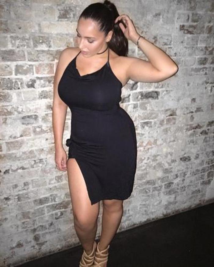 BBC, Türk model Jada Sezerin fotoğrafının altında yer alan küfürlü yorumu silmedi