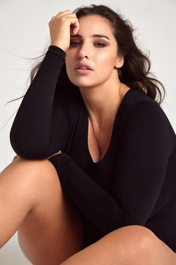 BBC, Türk model Jada Sezerin fotoğrafının altında yer alan küfürlü yorumu silmedi