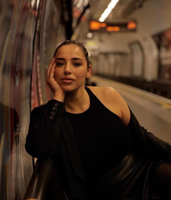 BBC, Türk model Jada Sezerin fotoğrafının altında yer alan küfürlü yorumu silmedi
