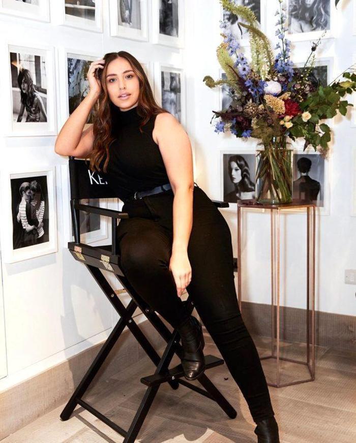 BBC, Türk model Jada Sezerin fotoğrafının altında yer alan küfürlü yorumu silmedi