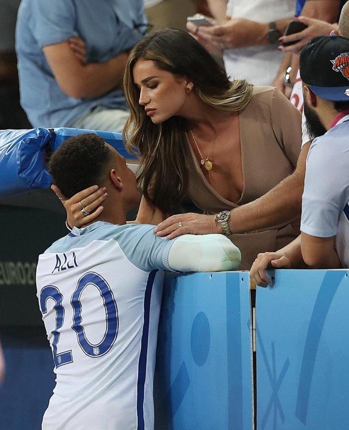 Dele Alli ve Ruby Mae ayrıldı