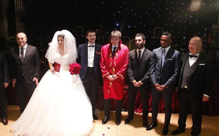 Arda Turan ve Samuel Etoo nikah şahidi oldu