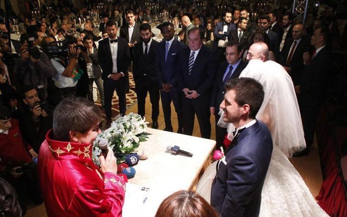Arda Turan ve Samuel Etoo nikah şahidi oldu