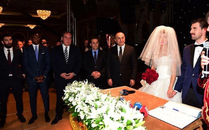 Arda Turan ve Samuel Etoo nikah şahidi oldu