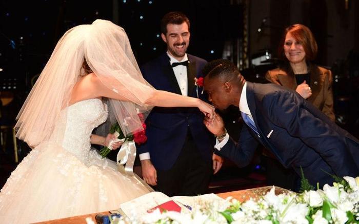 Arda Turan ve Samuel Etoo nikah şahidi oldu