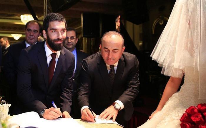 Arda Turan ve Samuel Etoo nikah şahidi oldu