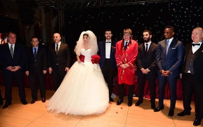 Arda Turan ve Samuel Etoo nikah şahidi oldu
