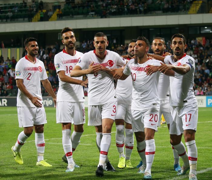 Milli Takım emin adımlarla FANATİK yazarları değerlendirdi