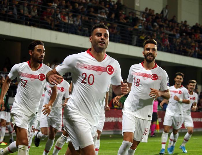 Milli Takım emin adımlarla FANATİK yazarları değerlendirdi