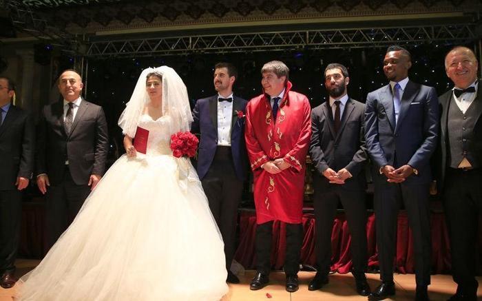 Arda Turan ve Samuel Etoo nikah şahidi oldu