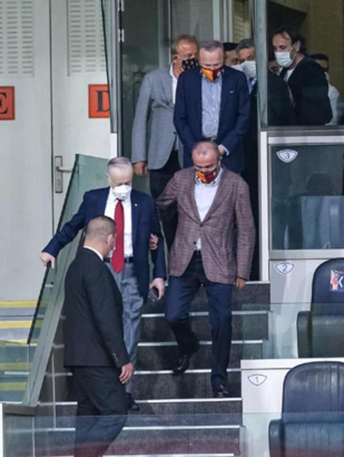SON DAKİKA Galatasarayda flaş istifa kararı