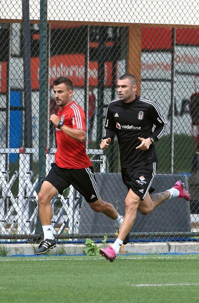 Beşiktaşta son dakika: Burak Yılmaz sahaya indi