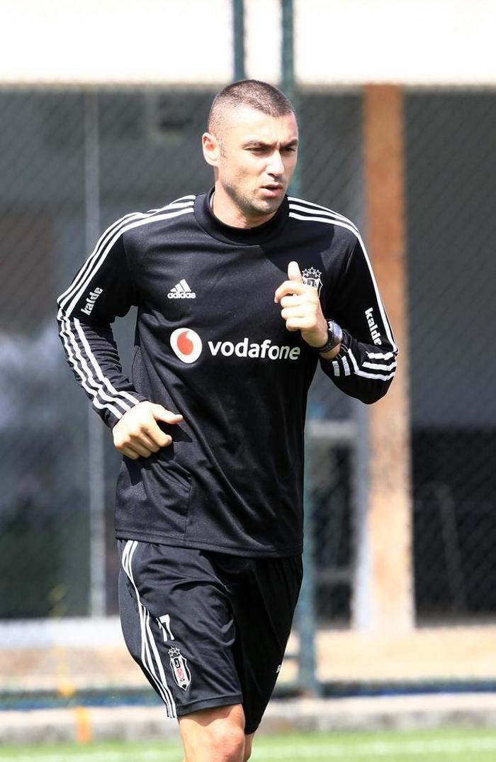 Beşiktaşta son dakika: Burak Yılmaz sahaya indi