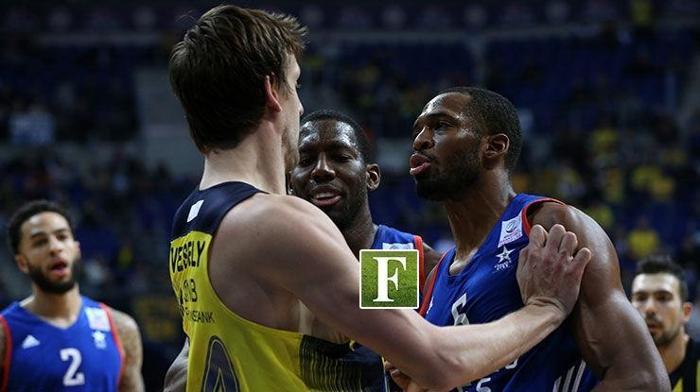 Fenerbahçe - Anadolu Efes maçında olay